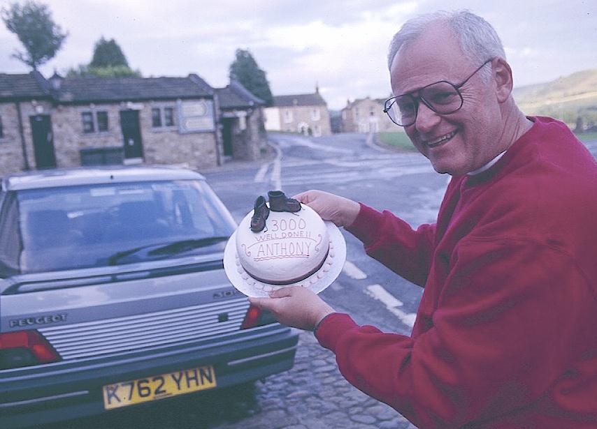In Reeth I show off my Tosh-inspired cake – celebrating my 3000th mile on British footpaths. 
