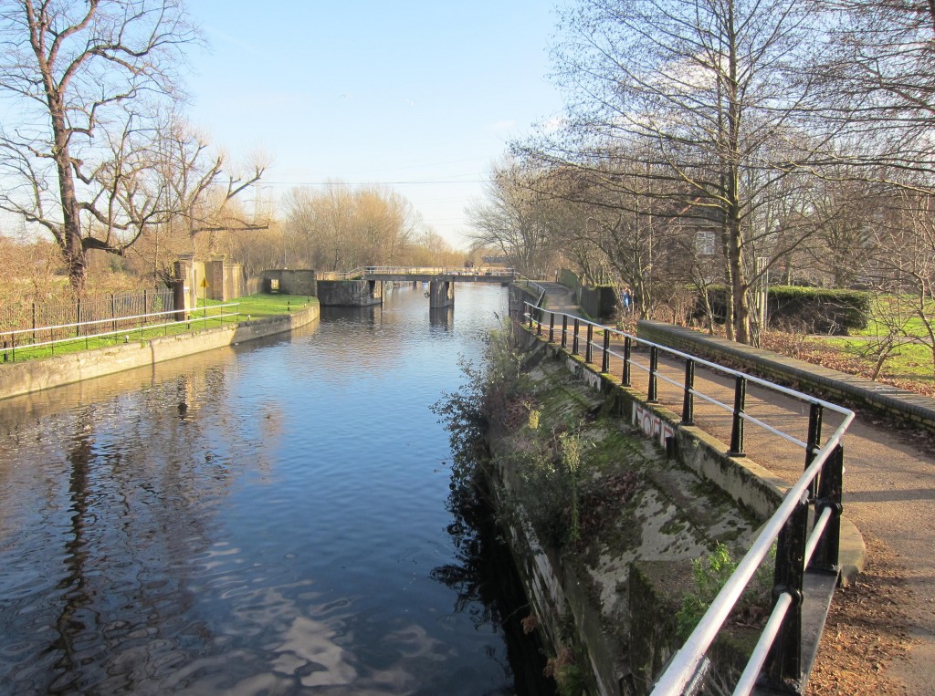 Along the Lea Navigation – ahead is the bridge to the Middlesex Filter Beds Nature Reserve.