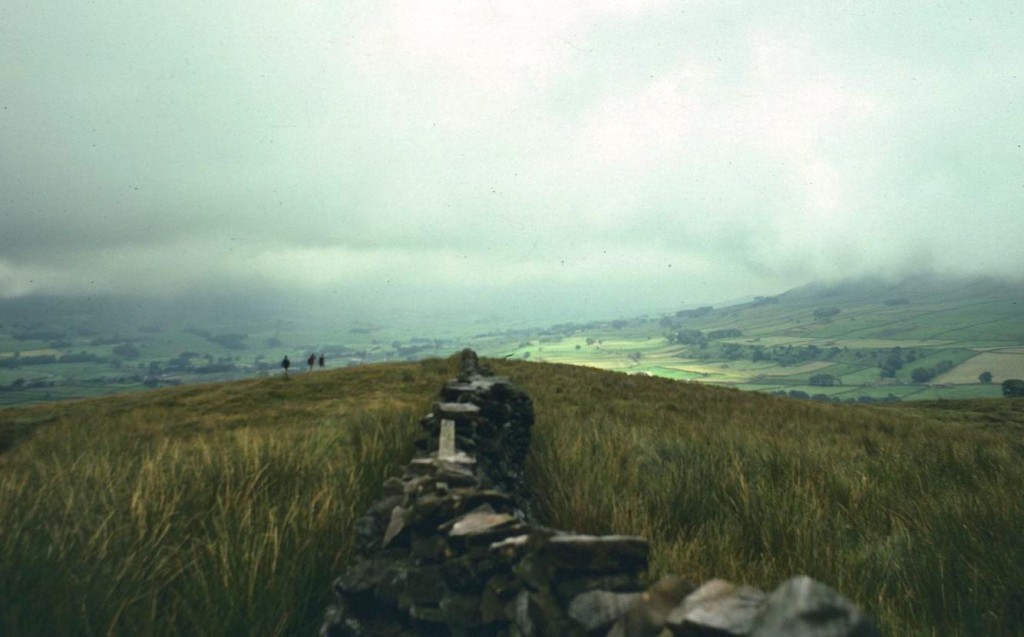 The descent to Wensleydale from Ten End